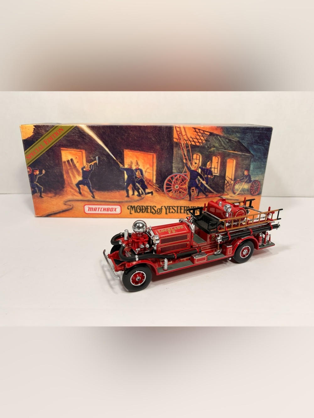 Matchbox YSFE04 1927 Ahrens-Fox N-S-4 Lockland Fire Engine 1:43 Boxed